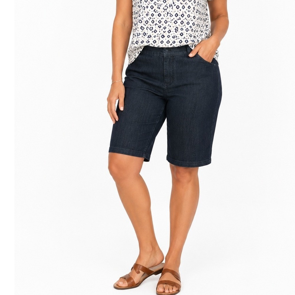 W62 Woman Signature Fit Bermuda Shorts Denim Casual Size 18